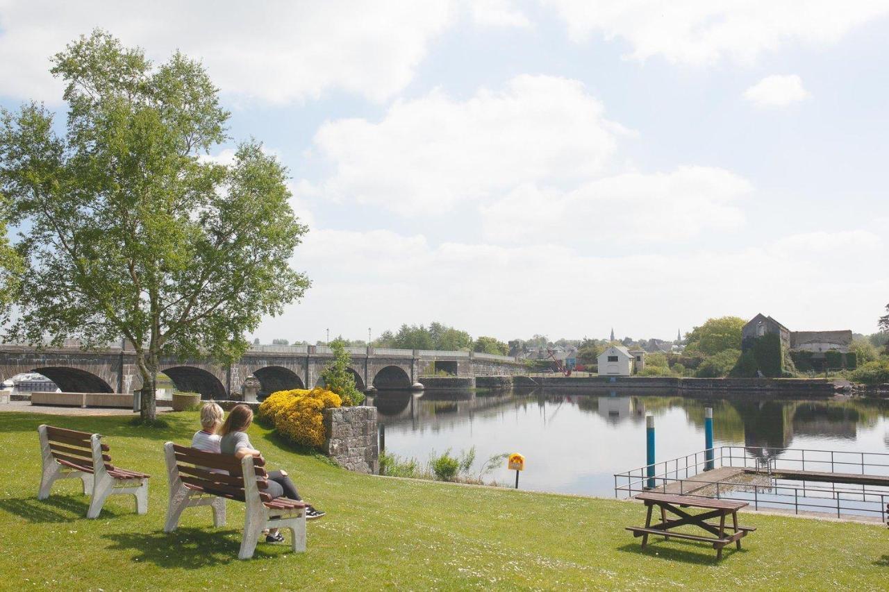 Apartment 3 Bedroom Banagher Town Centre Buitenkant foto